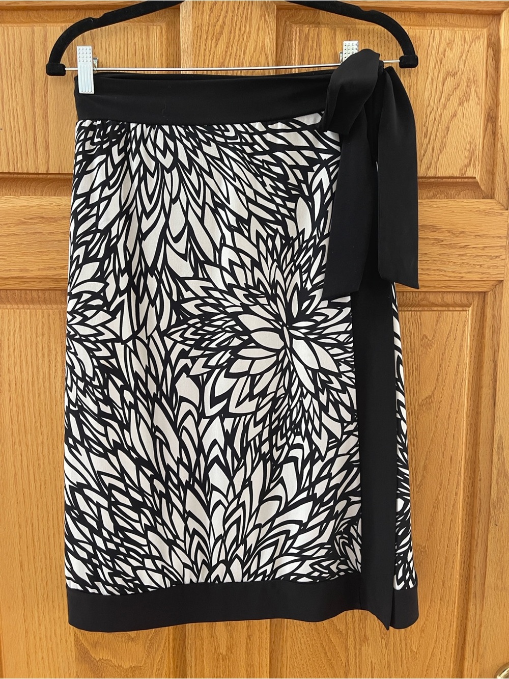 White House Black Market Black & White Floral Print Wrap Skirt